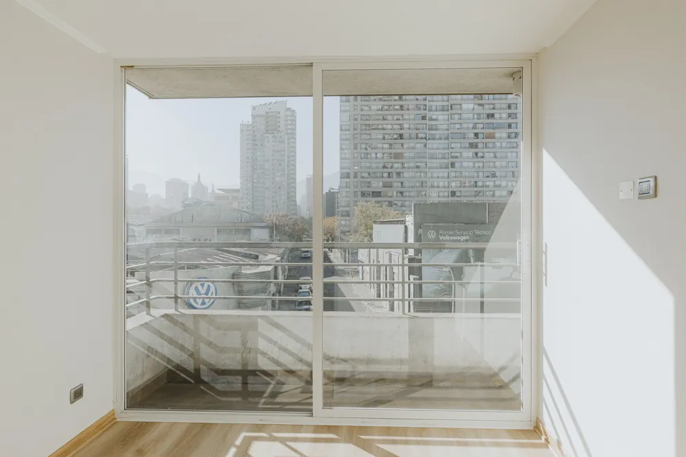 Dormitorio con ventanal, otra vista, departamento San Ignacio 633