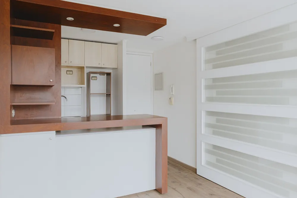 Cocina con barra, departamento San Isidro 635