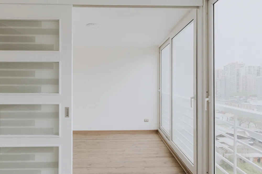 Puerta corredera al dormitorio, departamento San Isidro 635