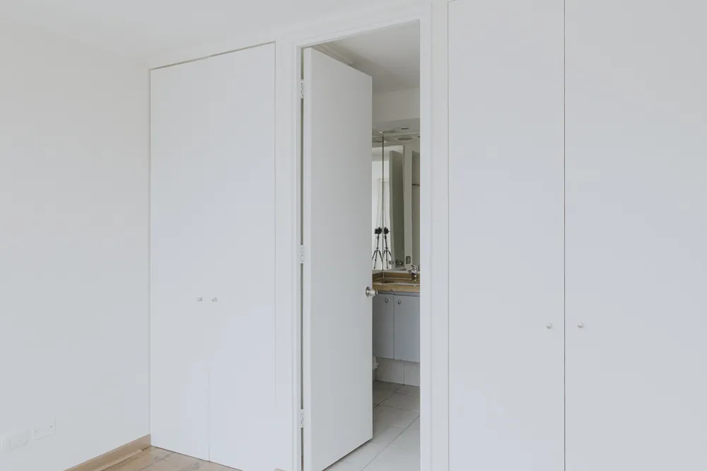 Clóset del dormitorio, departamento San Isidro 635