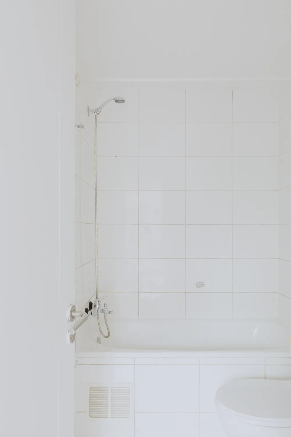 Baño con ducha, departamento Santo Domingo 1240