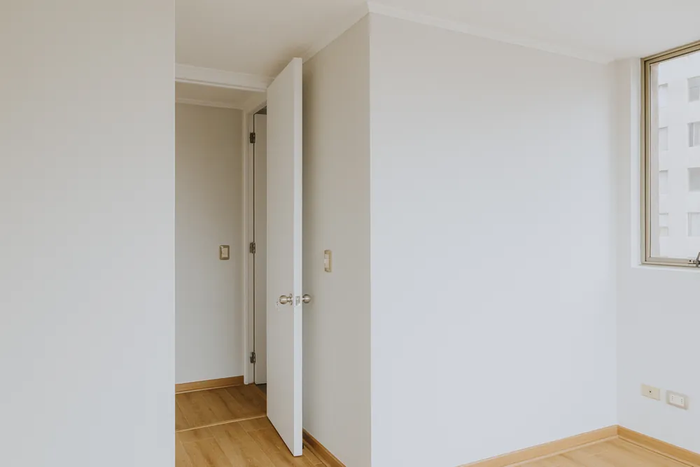 Dormitorio con ventana, departamento Serrano 266