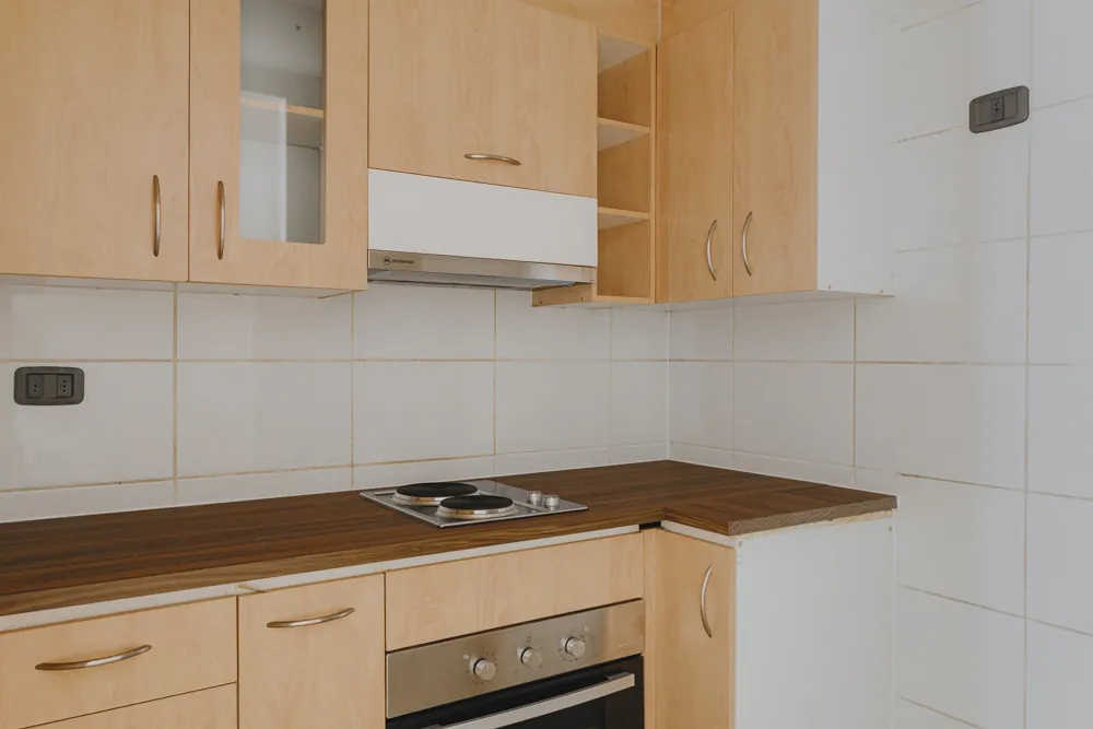 Cocina con horno y cubierta, departamento Tarapacá 1324