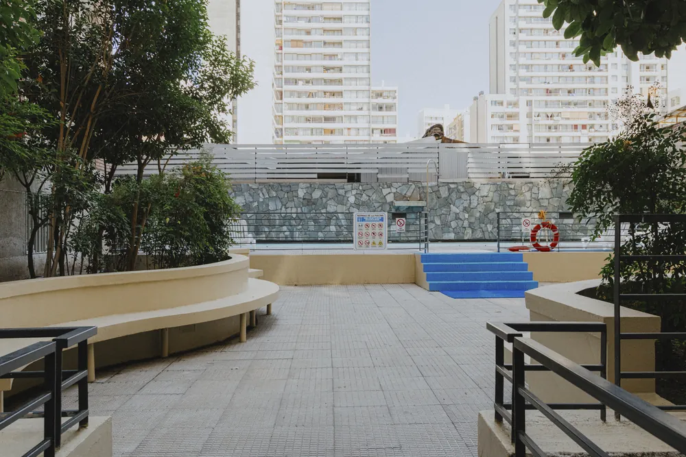 Terraza común del edificio, departamento Tarapacá 1324