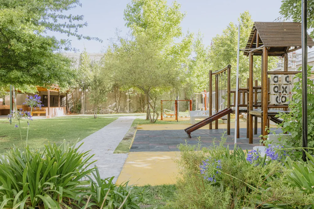 Plaza de juegos y áreas verdes, departamento Vicuña Mackenna 2585