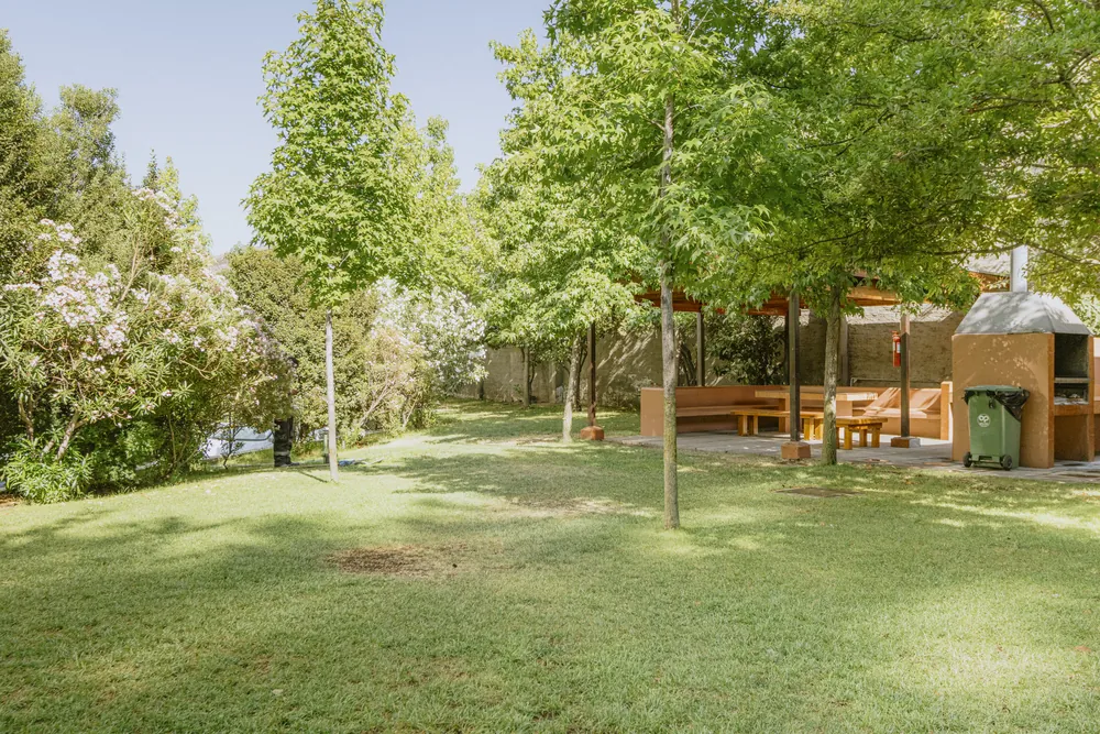 Áreas verdes y quincho, departamento Vicuña Mackenna 2585