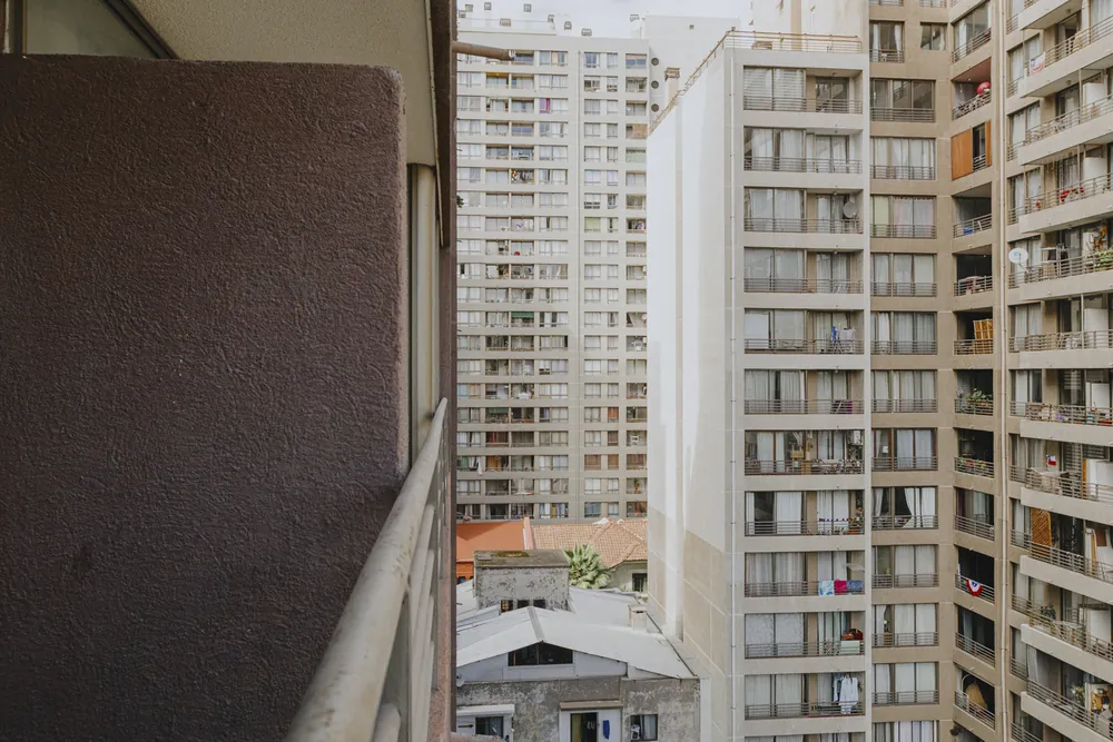 Terraza y edificios vecinos, departamento Vicuña Mackenna 563