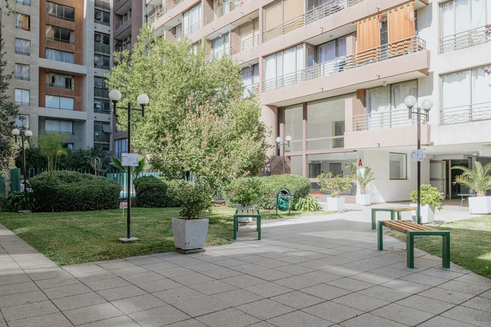 Áreas verdes del condominio, departamento Vicuña Mackenna 563