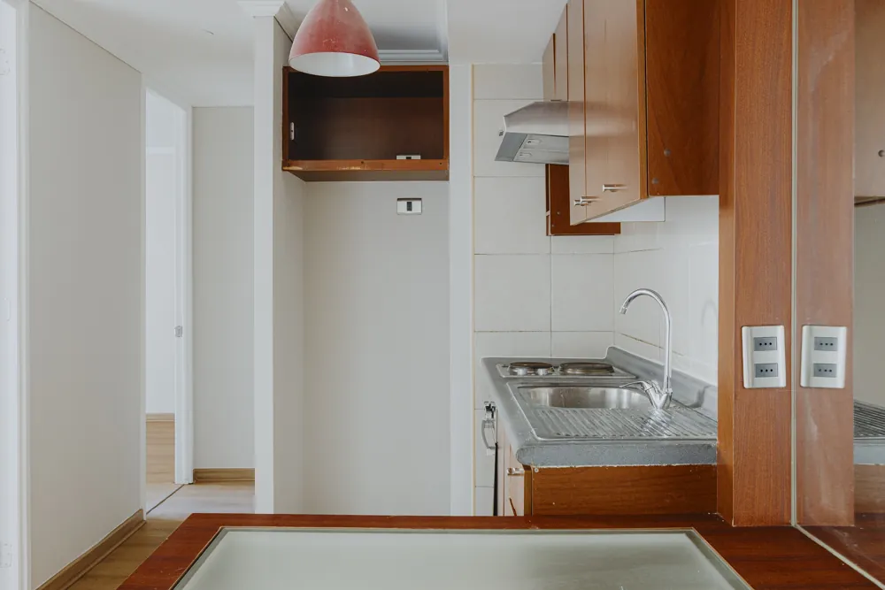 Cocina con lavaplatos y barra, Av. Vicuña Mackenna 881