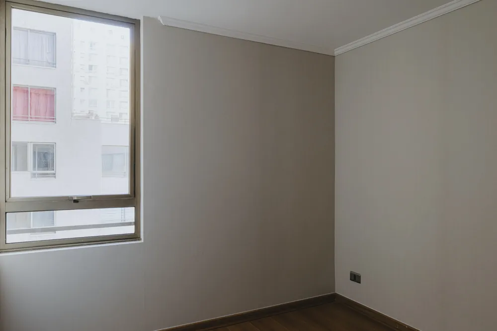 Dormitorio con ventana, otra vista, departamento Av. Vicuña Mackenna 881